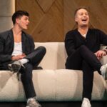 Alex Høgh Andersen Instagram - Jeg havde den kæmpe fornøjelse at besøge @melvinkakooza i hans late night show sammen med giganten Kasper freaking Hjulmand. Stor oplevelse og gode snakke. PS jeg var slet ikke starstruck. 🇩🇰🤝🏼 Kan ses nu på @tv2playdk - Bonus: @artigeardit performer 🙌🏼 Had a blast with @melvinkakooza and head coach of the danish national mens Football team Kasper Hjulmand. Note: I failed containing my ‘starstruckness’. 🇩🇰🤝🏼