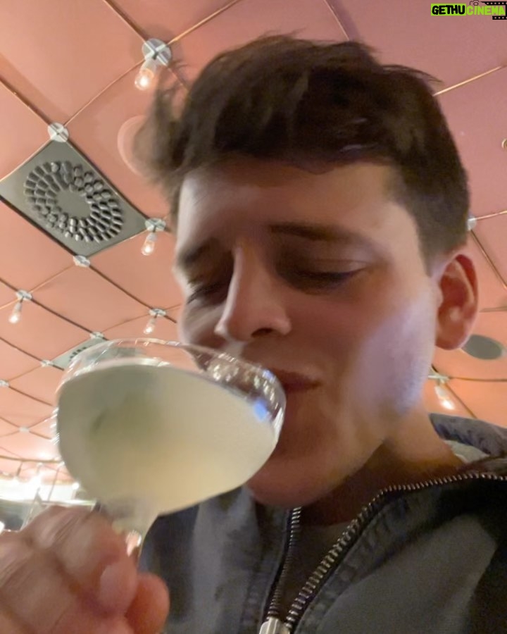 Alex Høgh Andersen Instagram - Update from a waaay above average week well spend in Stockholm and Dublin with superb people. ✌🏼