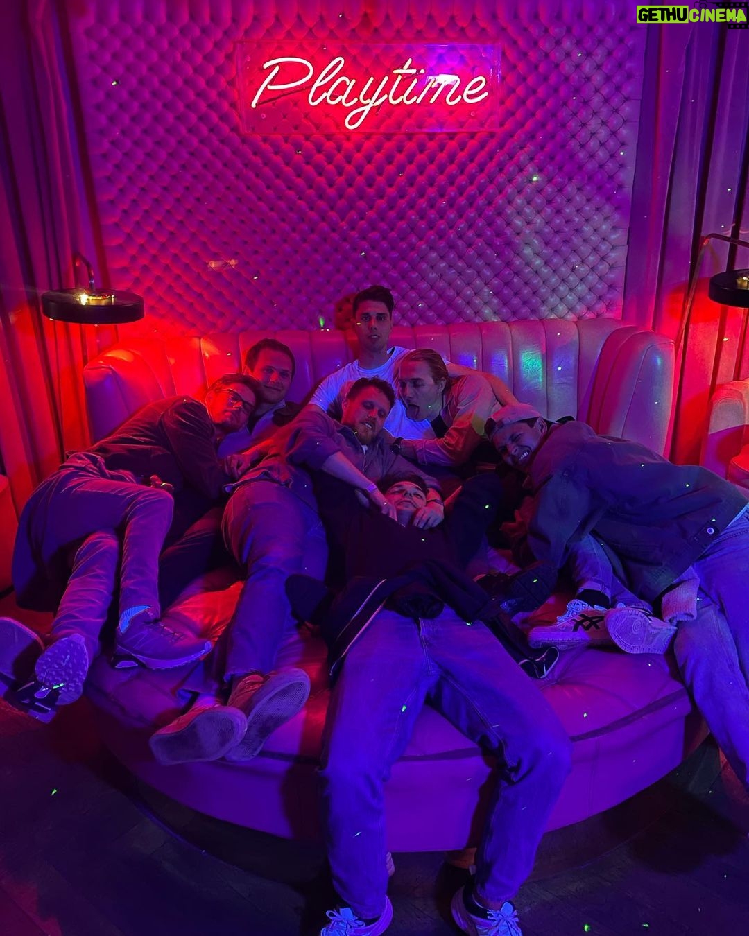 Alex Høgh Andersen Instagram - Update from a waaay above average week well spend in Stockholm and Dublin with superb people. ✌🏼