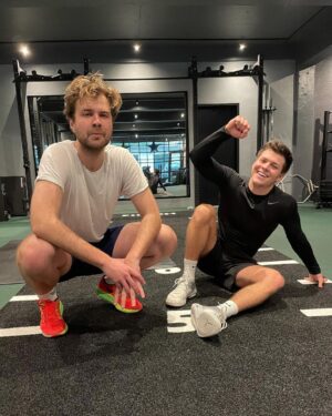 Alex Høgh Andersen Instagram - Update ✌🏼