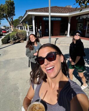 Alex Morgan Instagram - Thankful for the October mem’s🥹❤️