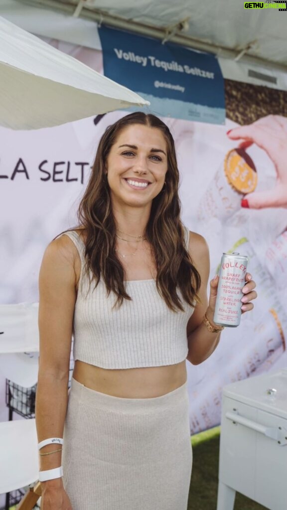 Alex Morgan Instagram - Everyone knows real ingredients taste better👌That’s why I’m excited to announce my co-ownership with @drinkvolley ! Cheers to new beginnings🥂🎉