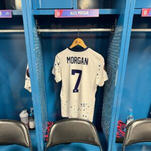 Alex Morgan Instagram - Yes, this feels as weird as it looks 🤷‍♀️ LFG