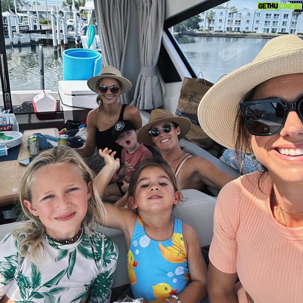 Alex Morgan Instagram - Florida with the crew 🤗