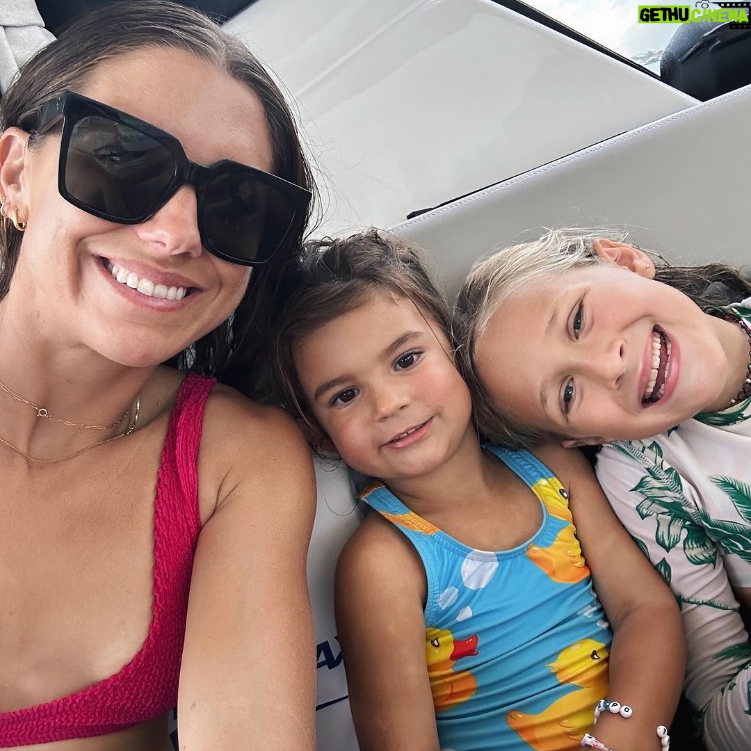 Alex Morgan Instagram - Florida with the crew 🤗