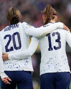 Alex Morgan Instagram - Footy for coffee☕️ 

3AM ET // FOX // vs. POR