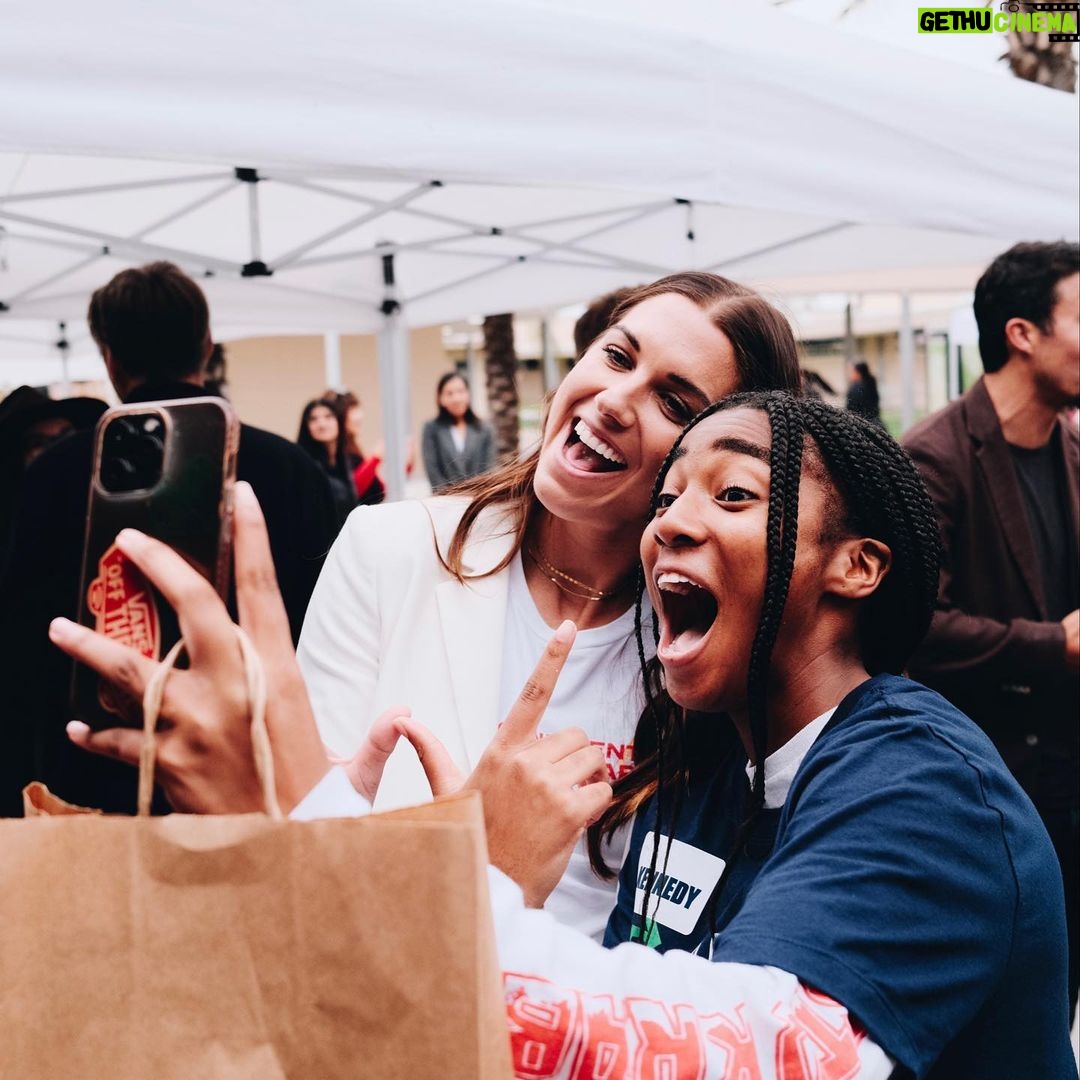 Alex Morgan Instagram - Cheers to #WomensHistoryMonth! 🎉 Join me and @cocacola in celebrating female athletes and empowering the next generation of leaders and superstars. Comment below and share with me what you’re doing in to inspire others to chase and achieve their dreams. We can all make a difference in our communities by simply showing up and championing others. I’m so proud to be in this together with y’all and can’t wait to hear your stories. ❤#ad