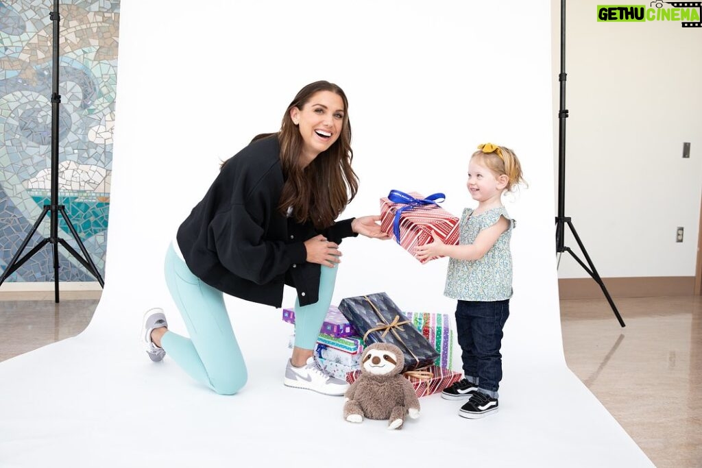 Alex Morgan Instagram - I recently visited the hospital and spent time with the resilient community of kids, families, nurses, and doctors. Join me to Light the Way for these kids this holiday season! ✨Visit the link in my story to donate. #RadyLightTheWay