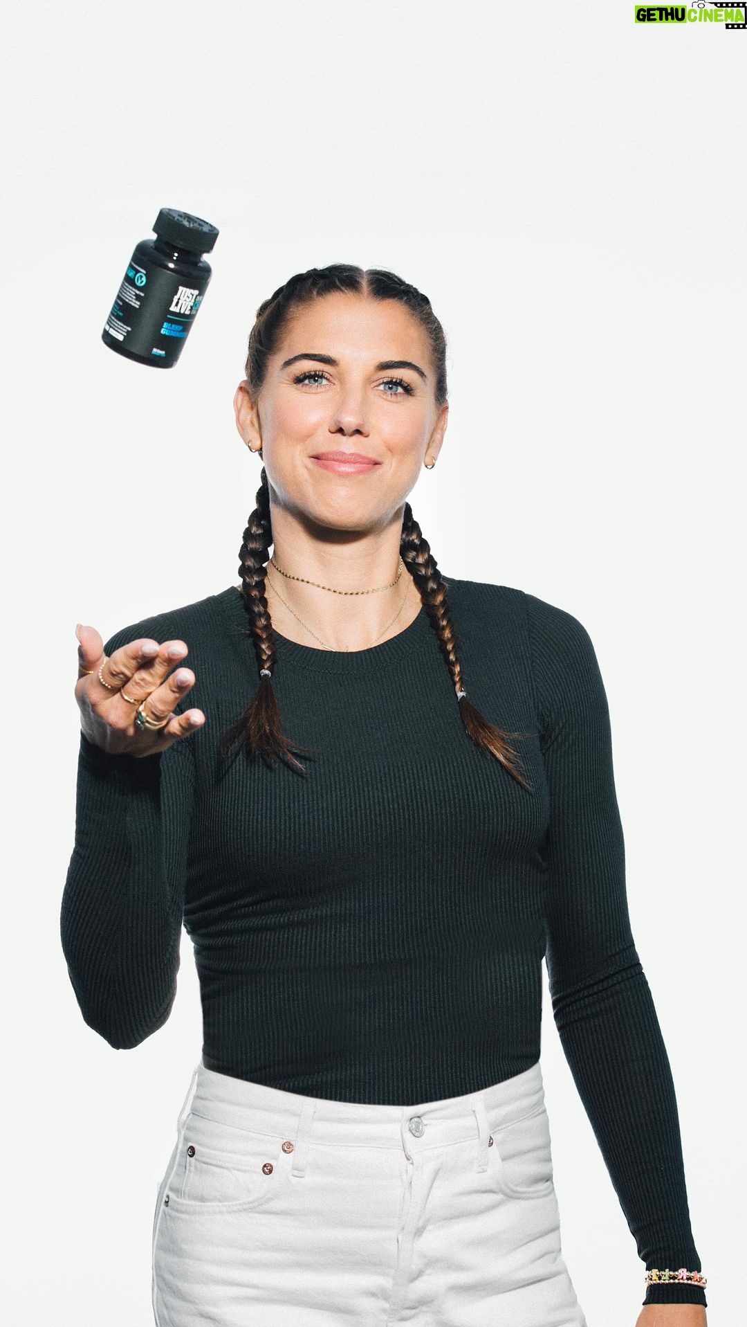 Alex Morgan Instagram - Performing at your best starts with a proper night of rest and recovery! It Works For Me | @alexmorgan13 #athletefounded #naturegrounded #justlive #allnatural #itworksforme #sleepaid #justlivecommunity