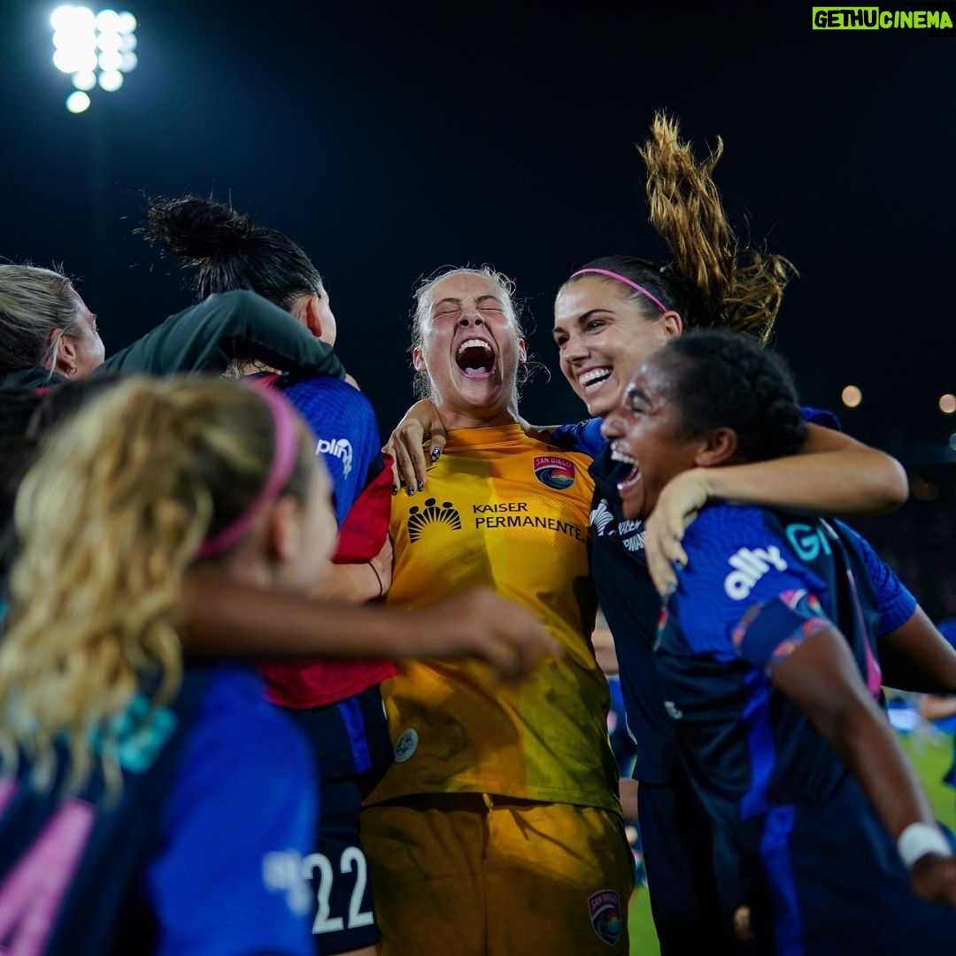 Alex Morgan Instagram - Making statements! This team. This city. 💛