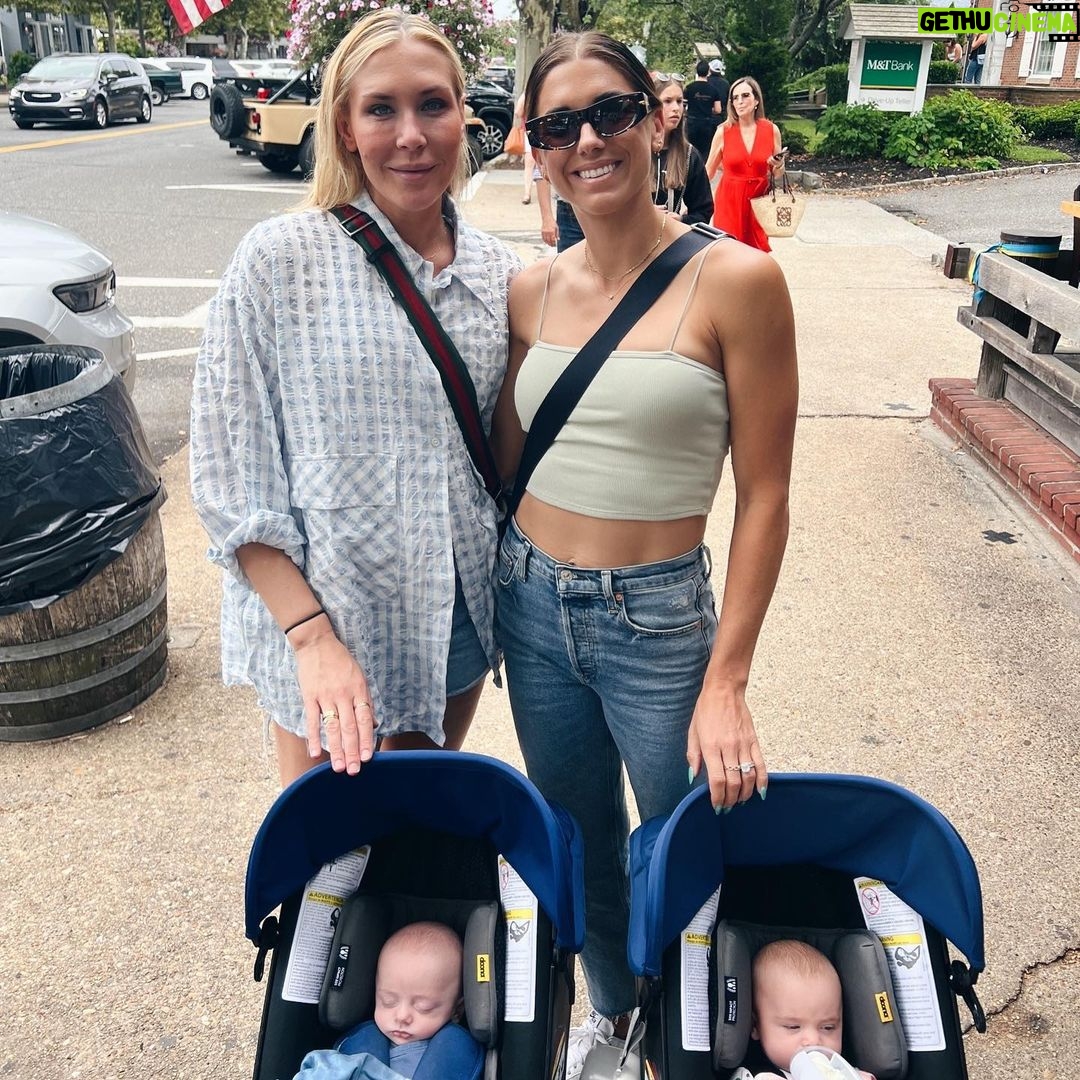 Alex Morgan Instagram - Hangouts looking a little different lately💕🍼🤣