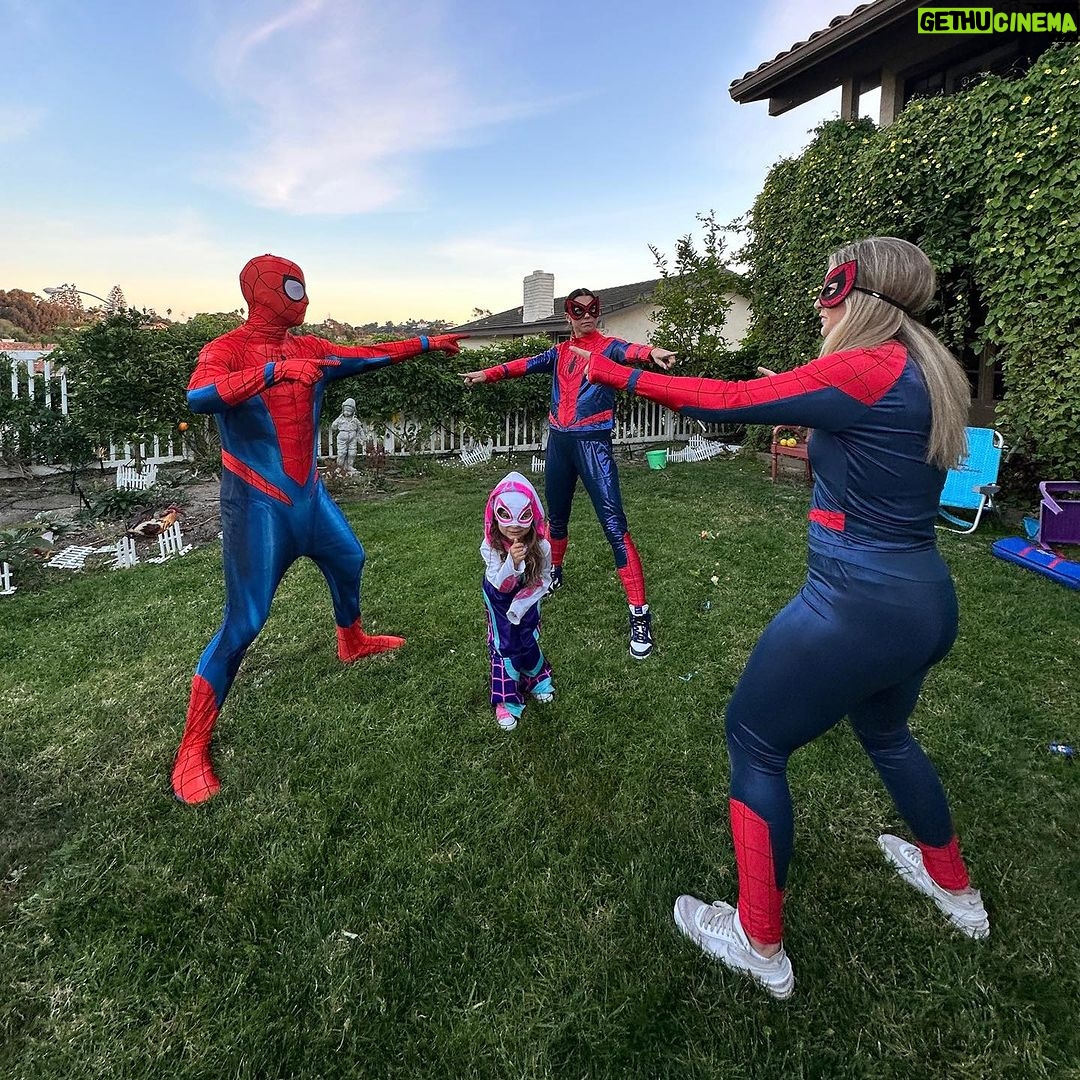 Alex Morgan Instagram - Had to let Ghost Spider have her moment😅 Halloween ‘23 was one for the comic books!