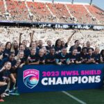 Alex Morgan Instagram – Lift it higher for the people in the back🛡️🤩

🎥: @ollieneglerio San Diego, California