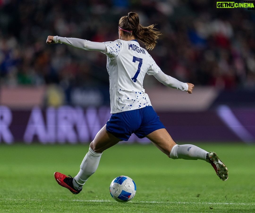 Alex Morgan Instagram - OOSA 🥊 Vs. Colombia // 8:15 ET // Paramount +
