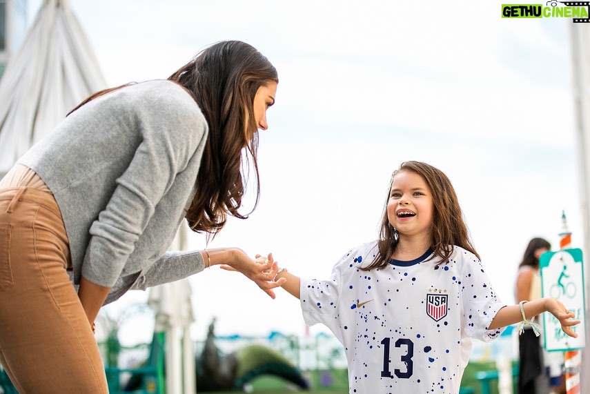 Alex Morgan Instagram - I recently visited the hospital and spent time with the resilient community of kids, families, nurses, and doctors. Join me to Light the Way for these kids this holiday season! ✨Visit the link in my story to donate. #RadyLightTheWay