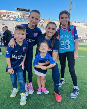 Alex Morgan Instagram - Thankful for the October mem’s🥹❤️