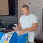 Alex Rodriguez Instagram - @walmart #ParentCarePackage FTW! Thanks @thenatasharodriguez! #walmartpartner