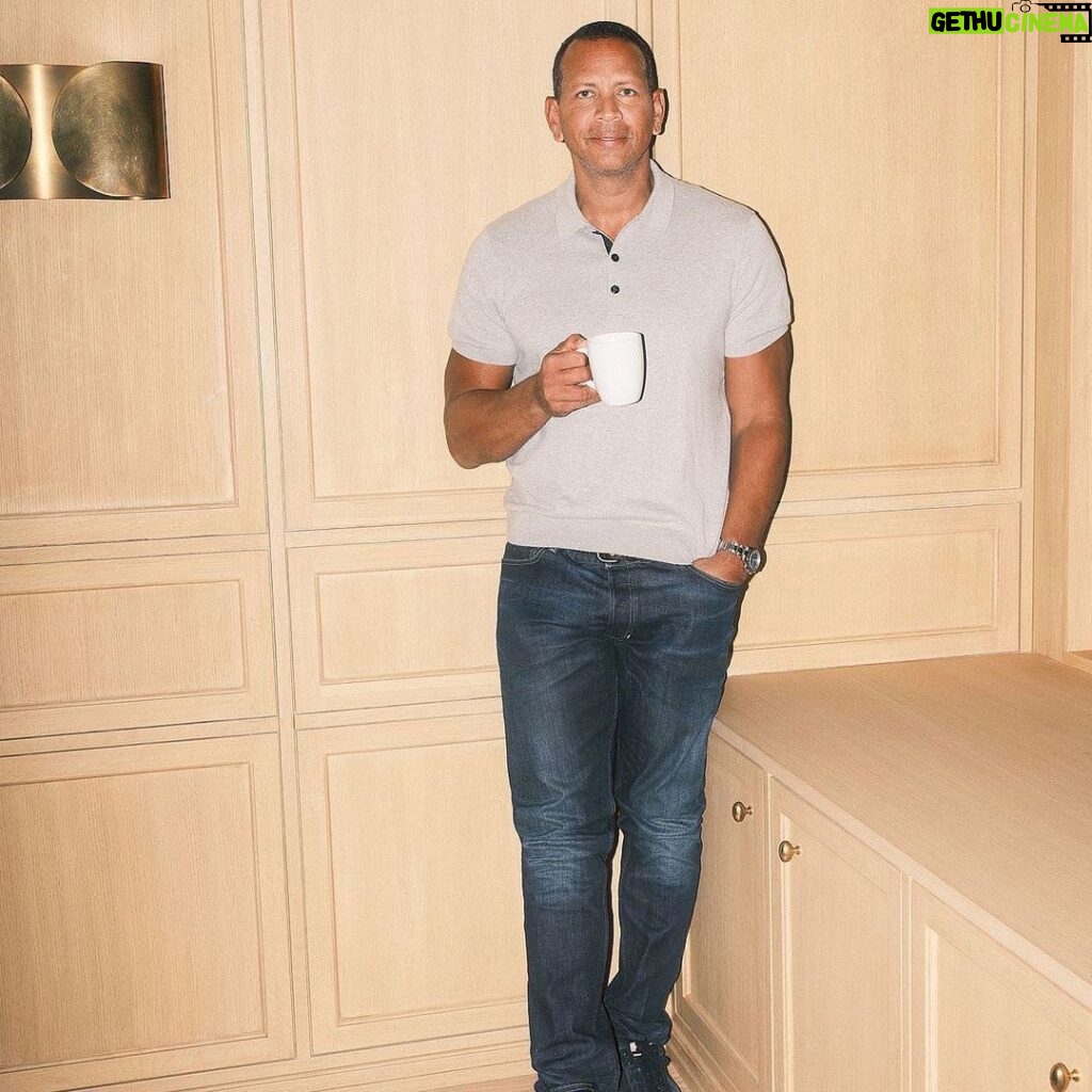 Alex Rodriguez Instagram - Thanks for the story @wsj… and as always, thanks to the #behive and #swifties Miami, Florida