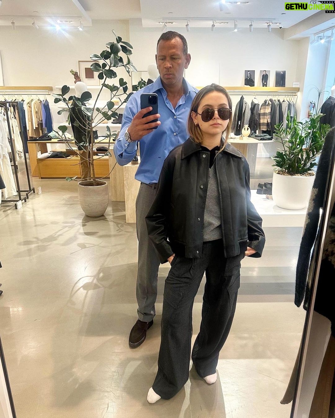 Alex Rodriguez Instagram - Happy National Daughters Day to @ellaarod and @thenatasharodriguez ❤️ So proud of the smart, charismatic, beautiful women you both are! Miami, Florida