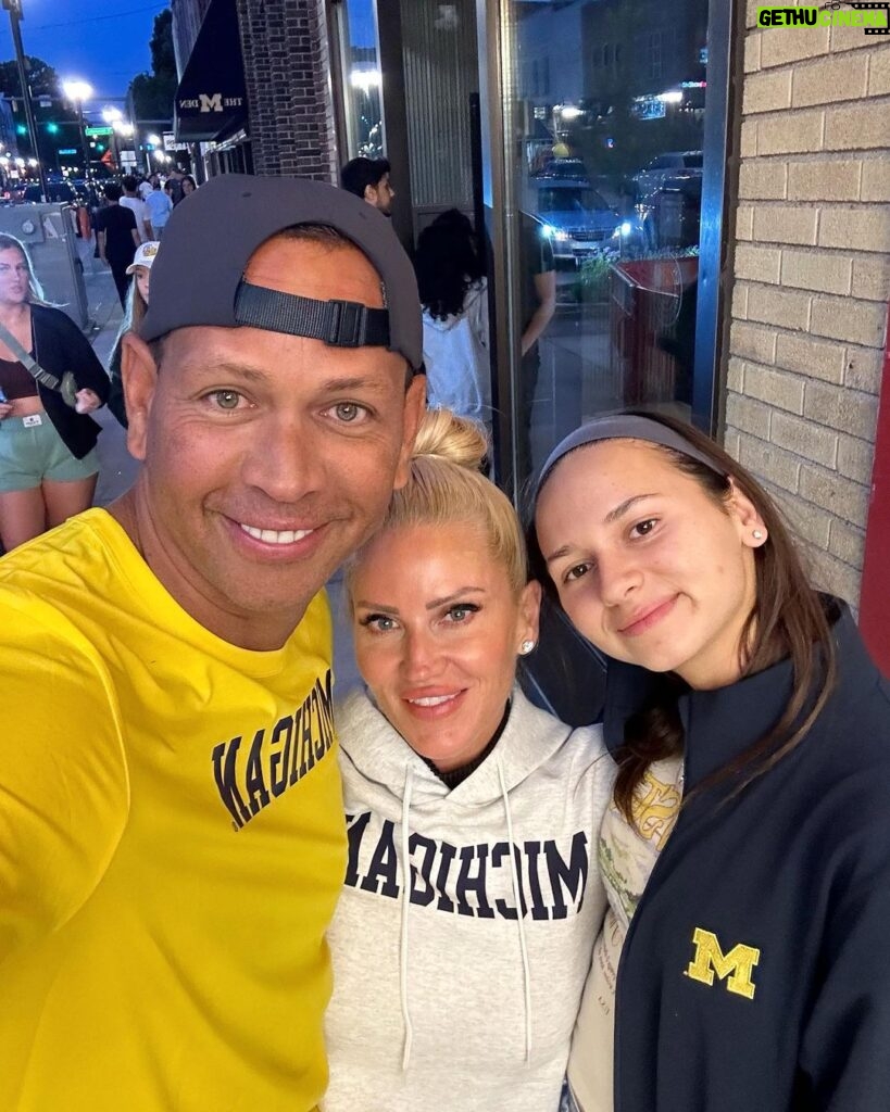 Alex Rodriguez Instagram - Left my heart in Michigan 💙💛 Dropping off @thenatasharodriguez at college was one of the hardest, but most proud moments of being a father. Can’t wait to watch her take on this big new chapter. University of Michigan