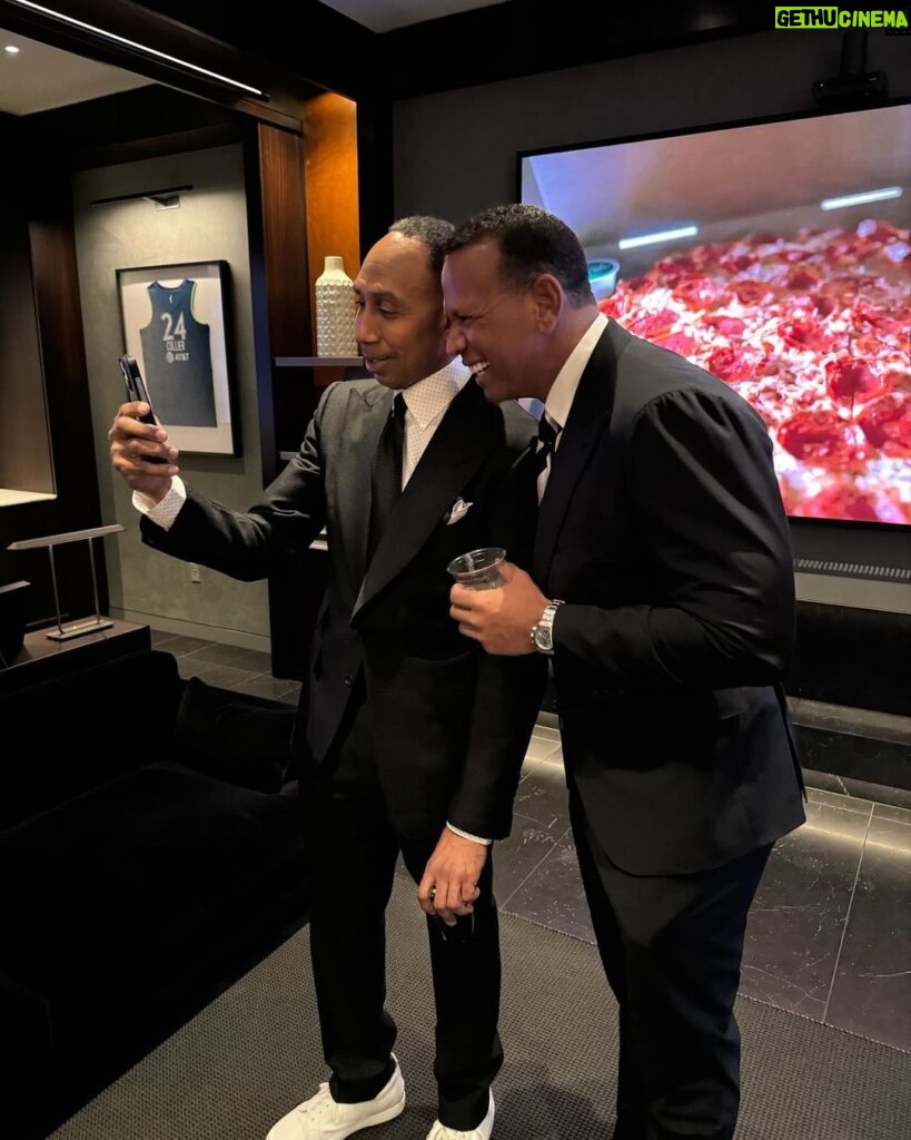 Alex Rodriguez Instagram - Great night having @espn out in Minnesota, hopefully first night of many to come! Minneapolis, Minnesota