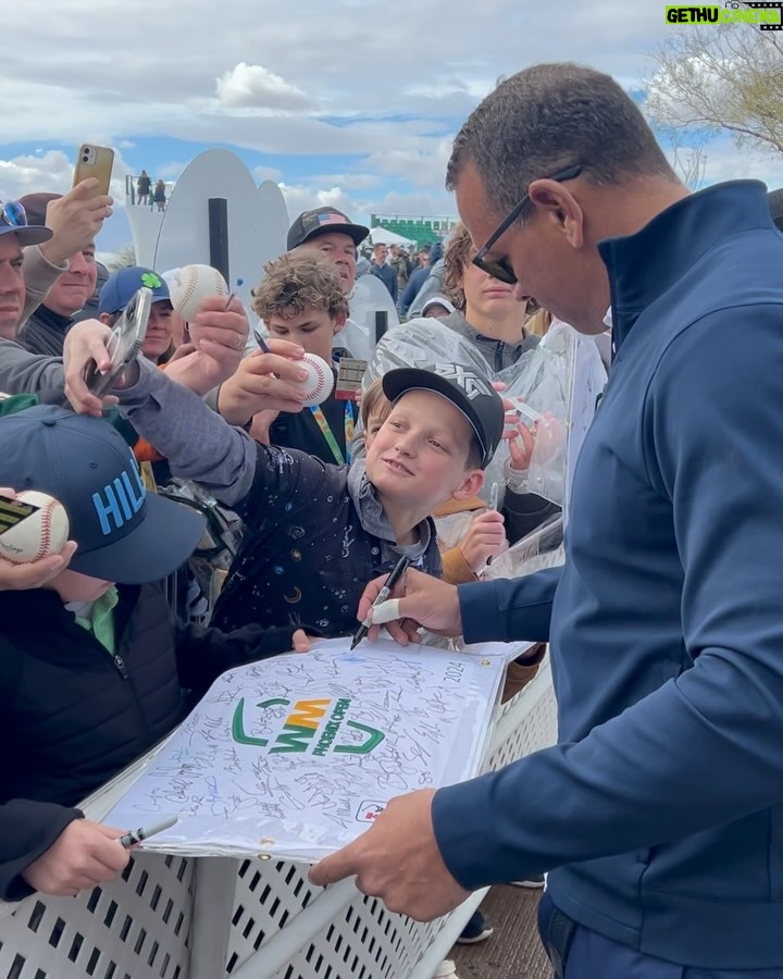 Alex Rodriguez Instagram - Rain or shine, I always have a great time at the @wastemanagement Open. Thanks to my excellent golf partner @grilloemiliano ⛳️ Phoenix, Arizona