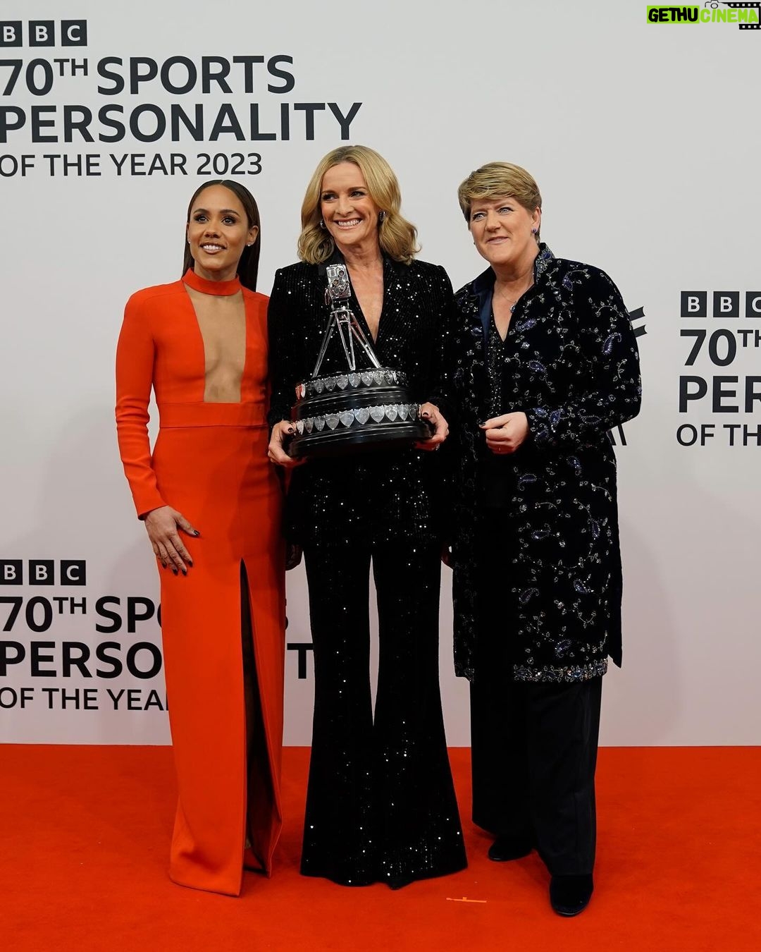 Alex Scott Instagram - The 70th BBC sports personality of the year 🙌🏾 Last show of 2023 and ending it on a high. Huge congratulations @1maryearps keeping breaking those glass ceilings. congratulations to everyone who was honoured on the evening and to all nominees. Sport has always had the power to inspire in so many ways and I look forward to another incredible year in which sport continues to do so 🖤