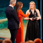 Alex Scott Instagram - The 70th BBC sports personality of the year 🙌🏾 Last show of 2023 and ending it on a high. Huge congratulations @1maryearps keeping breaking those glass ceilings. congratulations to everyone who was honoured on the evening and to all nominees. Sport has always had the power to inspire in so many ways and I look forward to another incredible year in which sport continues to do so 🖤