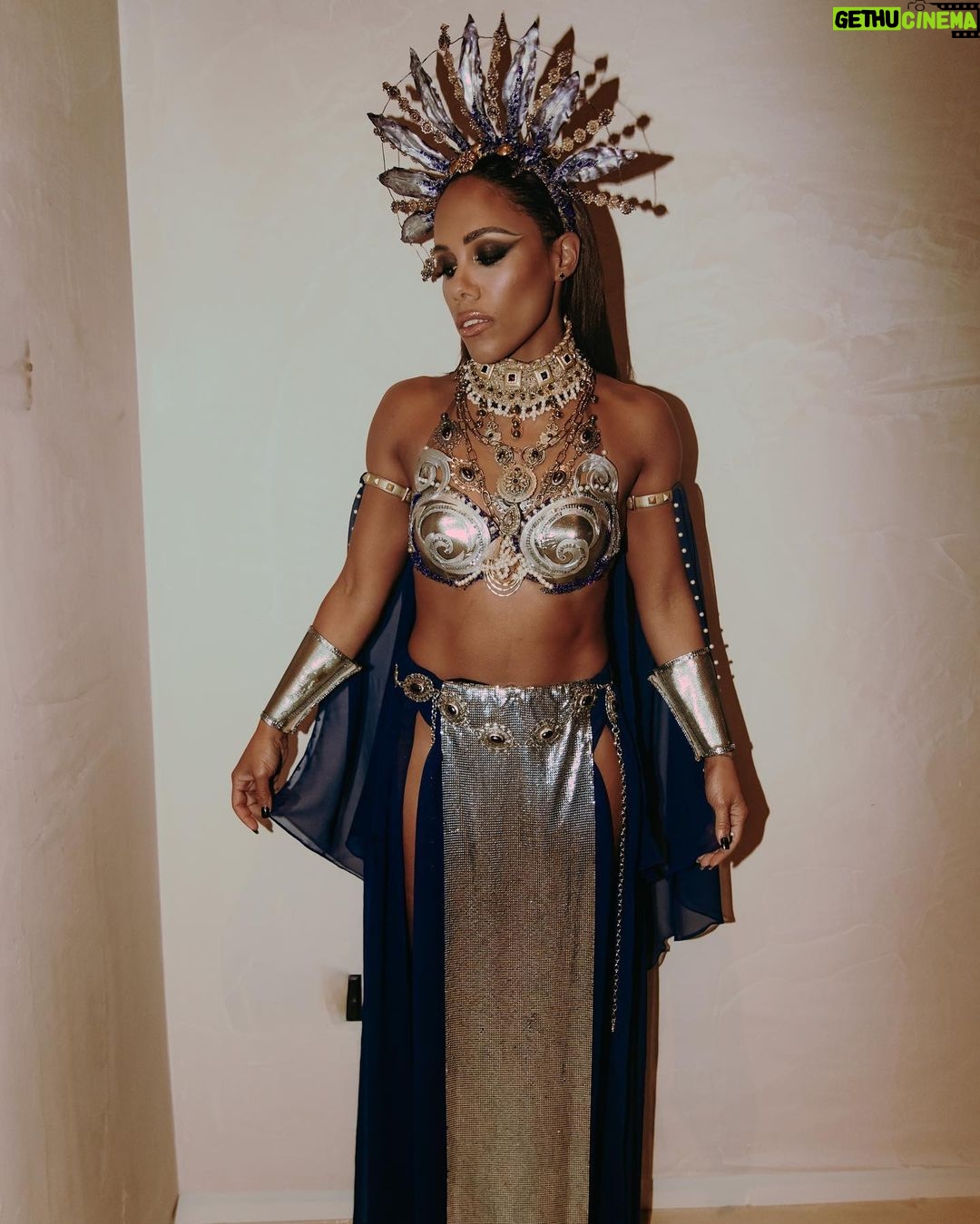 Alex Scott Instagram - Queen Akasha : Why so surprised, my love? You’ve called, I’ve come. ... 👸🏽 🎃 #queenofthedamned : : @heidinorthmakeup & @suhaines absolutely smashed it out the park again thank you both 👻 👏🏾