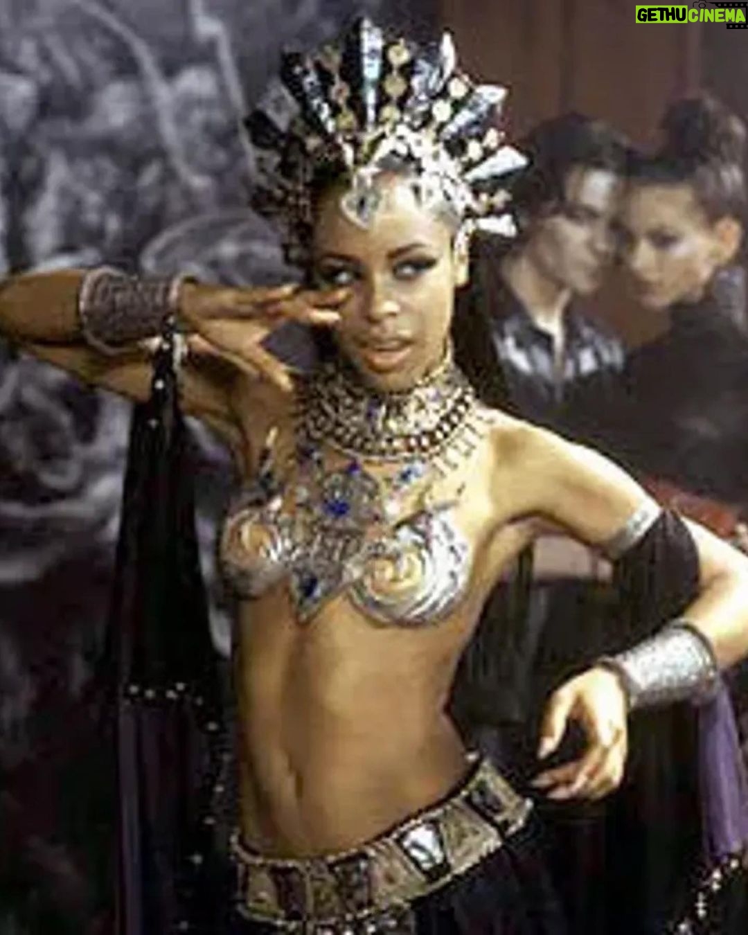 Alex Scott Instagram - Queen Akasha : Why so surprised, my love? You’ve called, I’ve come. ... 👸🏽 🎃 #queenofthedamned : : @heidinorthmakeup & @suhaines absolutely smashed it out the park again thank you both 👻 👏🏾