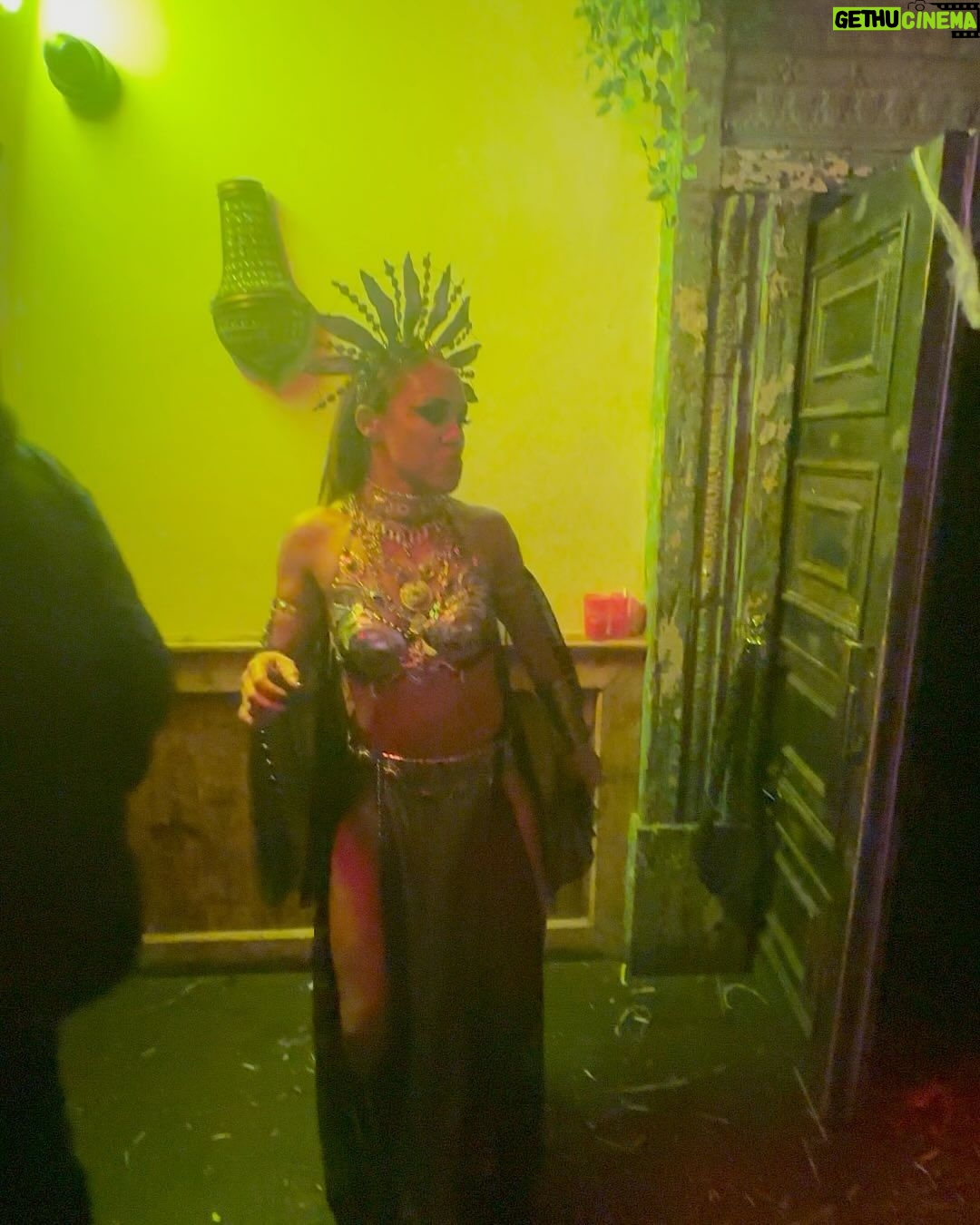 Alex Scott Instagram - Queen Akasha : Why so surprised, my love? You’ve called, I’ve come. ... 👸🏽 🎃 #queenofthedamned : : @heidinorthmakeup & @suhaines absolutely smashed it out the park again thank you both 👻 👏🏾