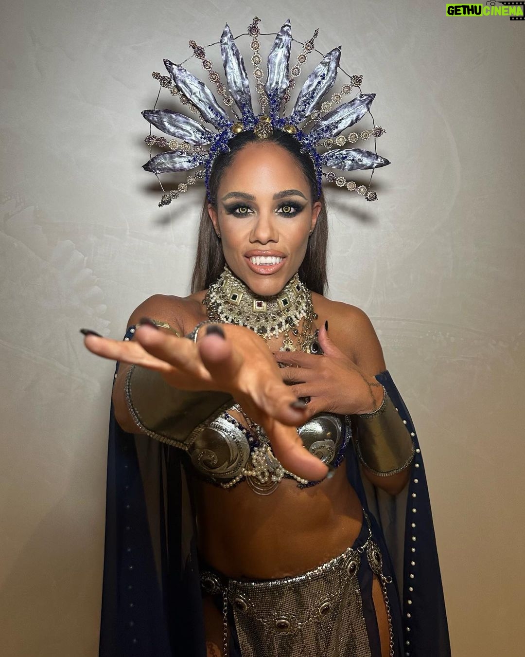 Alex Scott Instagram - Queen Akasha : Why so surprised, my love? You’ve called, I’ve come. ... 👸🏽 🎃 #queenofthedamned : : @heidinorthmakeup & @suhaines absolutely smashed it out the park again thank you both 👻 👏🏾