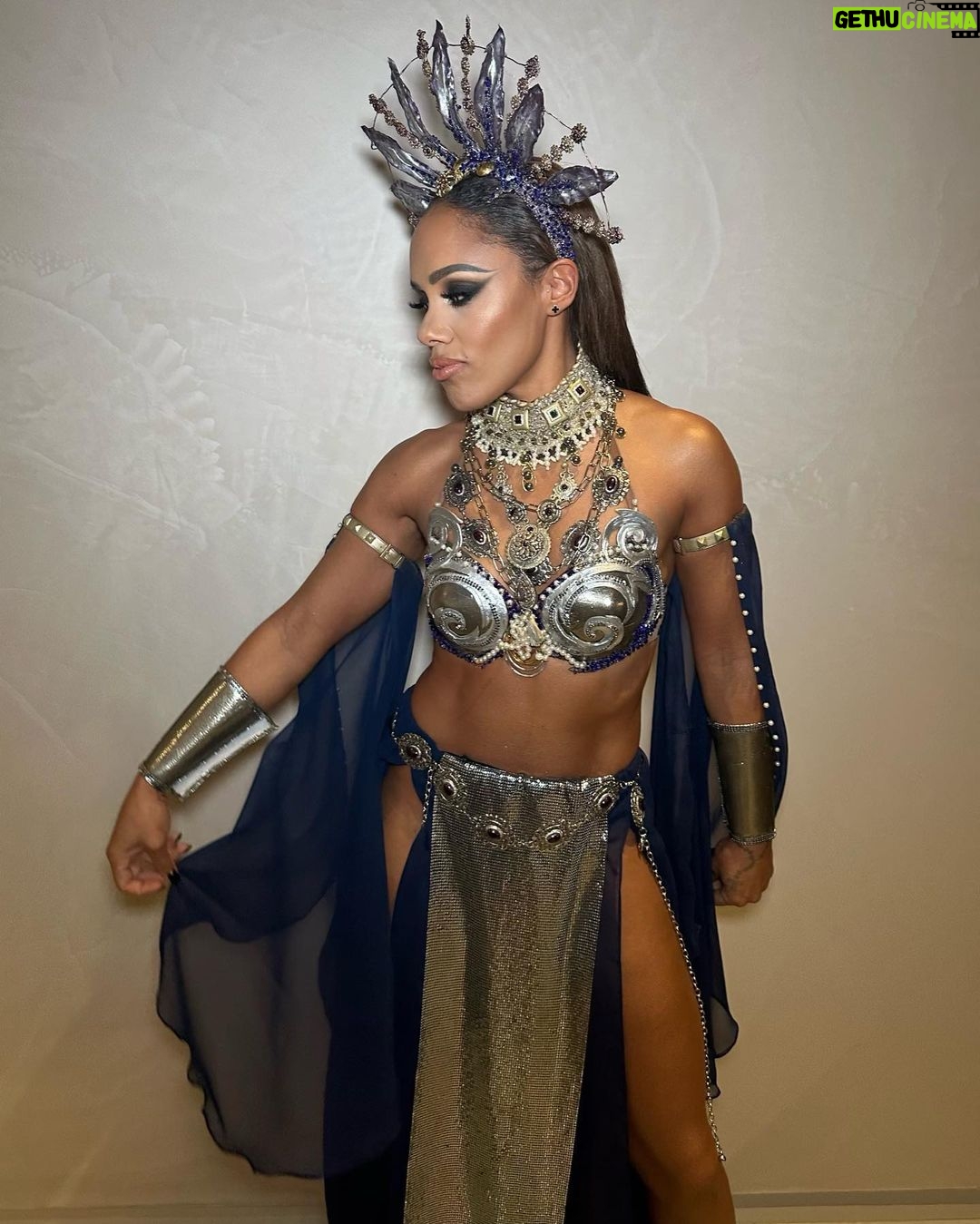 Alex Scott Instagram - Queen Akasha : Why so surprised, my love? You’ve called, I’ve come. ... 👸🏽 🎃 #queenofthedamned : : @heidinorthmakeup & @suhaines absolutely smashed it out the park again thank you both 👻 👏🏾