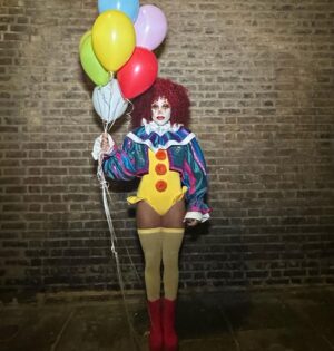 Alex Scott Instagram - ScottieWise the new PennyWise 🤡
:
Happy #halloween 
#pennywise 
:
DreamTeam Below 👇🏾🎃 👻 

@heidinorthmakeup 
@edmundbossmanhair 
@suhaines