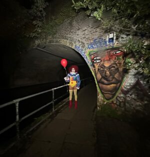 Alex Scott Instagram - ScottieWise the new PennyWise 🤡
:
Happy #halloween 
#pennywise 
:
DreamTeam Below 👇🏾🎃 👻 

@heidinorthmakeup 
@edmundbossmanhair 
@suhaines
