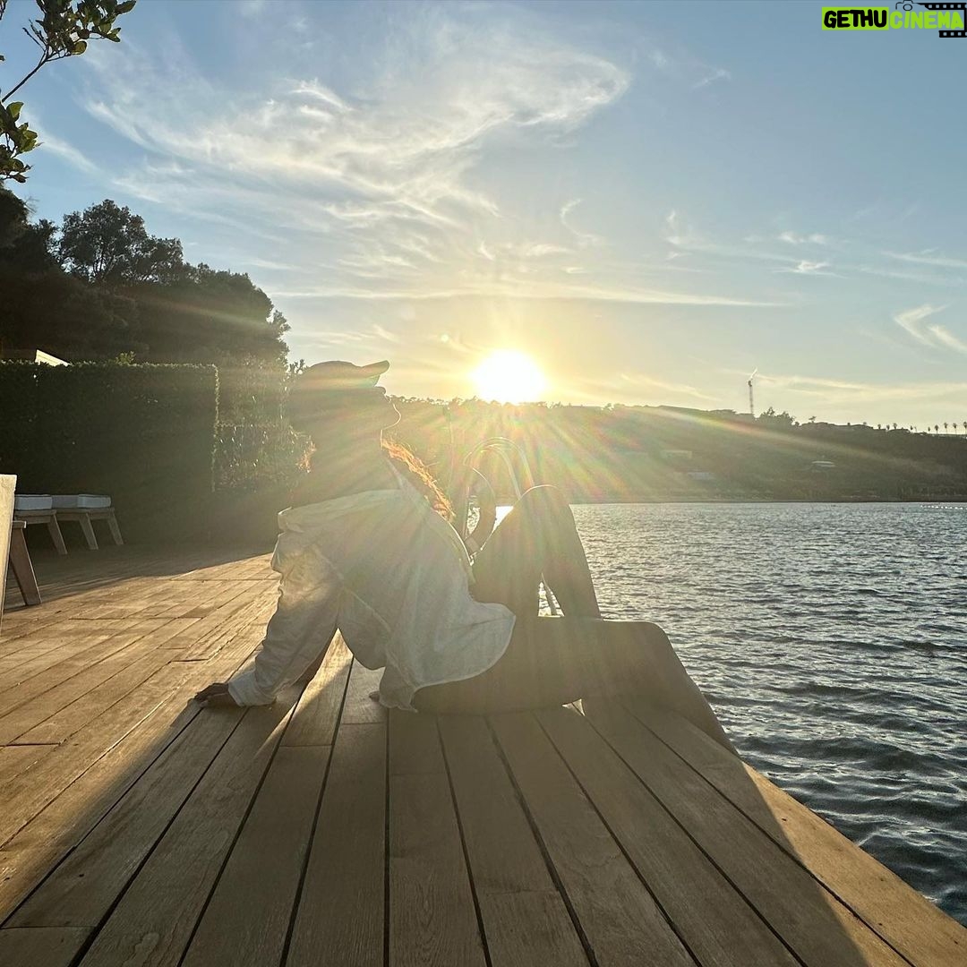 Alex Scott Instagram - Sunset vibes and happy times 🌅