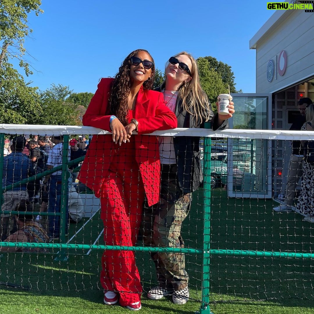 Alex Scott Instagram - It’s getting hot out here 🔥….