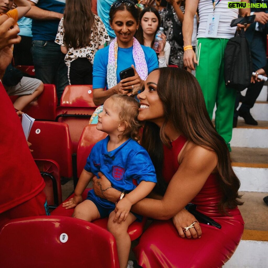 Alex Scott Instagram - WHAT A NIGHT!! @socceraid for @unicef_uk continues to get bigger and better every single year and to raise over 15million last night is just mind blowing. Thank you ALL so much for your generosity it really does make a difference to children’s lives as I saw last year first hand on my trip to Namibia so thank you so much for all your donations 💙