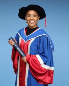 Alex Scott Instagram - Took mama to uni with me 🖤 Thank you @officialqmul for awarding me an Honorary Fellowship for invaluable contribution to the world of sport, social purpose and inclusion… what a special day. Slide 6: my friend Sarah graduated from the university 25 years ago, I was with her Celebrating her special day, fast forward to the present she came to celebrate with me 🥰