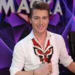 Alex Sparrow Instagram - Masked Singer - next episode airing now!🎭🥳 ⠀ Смотрим новый выпуск @maskantv и вместе думаем - кто скрывается за оставшимися масками?!🤯 Есть идеи? 👀 Очень нужны ваши подсказки!