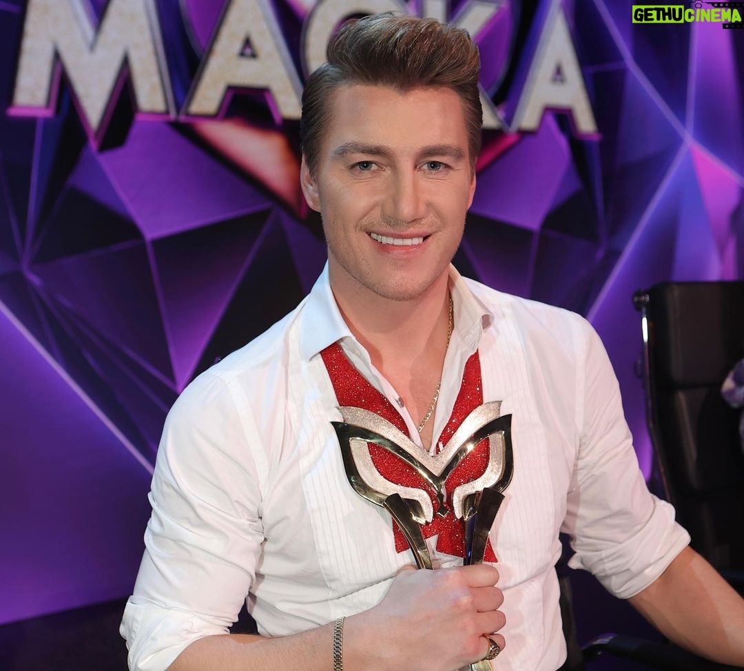 Alex Sparrow Instagram - Masked Singer - next episode airing now!ππ₯³ β Π‘ΠΌΠΎΡΡΠΈΠΌ Π½ΠΎΠ²ΡΠΉ Π²ΡΠΏΡΡΠΊ @maskantv ΠΈ Π²ΠΌΠ΅ΡΡΠ΅ Π΄ΡΠΌΠ°Π΅ΠΌ - ΠΊΡΠΎ ΡΠΊΡΡΠ²Π°Π΅ΡΡΡ Π·Π° ΠΎΡΡΠ°Π²ΡΠΈΠΌΠΈΡΡ ΠΌΠ°ΡΠΊΠ°ΠΌΠΈ?!π€― ΠΡΡΡ ΠΈΠ΄Π΅ΠΈ? π ΠΡΠ΅Π½Ρ Π½ΡΠΆΠ½Ρ Π²Π°ΡΠΈ ΠΏΠΎΠ΄ΡΠΊΠ°Π·ΠΊΠΈ!