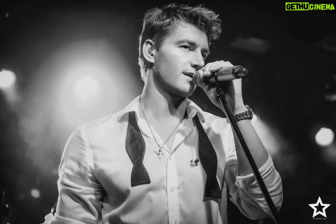 Alex Sparrow Instagram - The best time of my life🎤🎸🪗❤️ ⠀ Есть тут те, кто был на этом концерте? 📸@peppiak