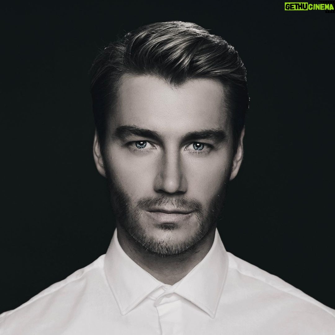 Alex Sparrow Instagram - Before I’ll shave and look like an innocent child again, I want to remember myself looking as a grown-up gentleman