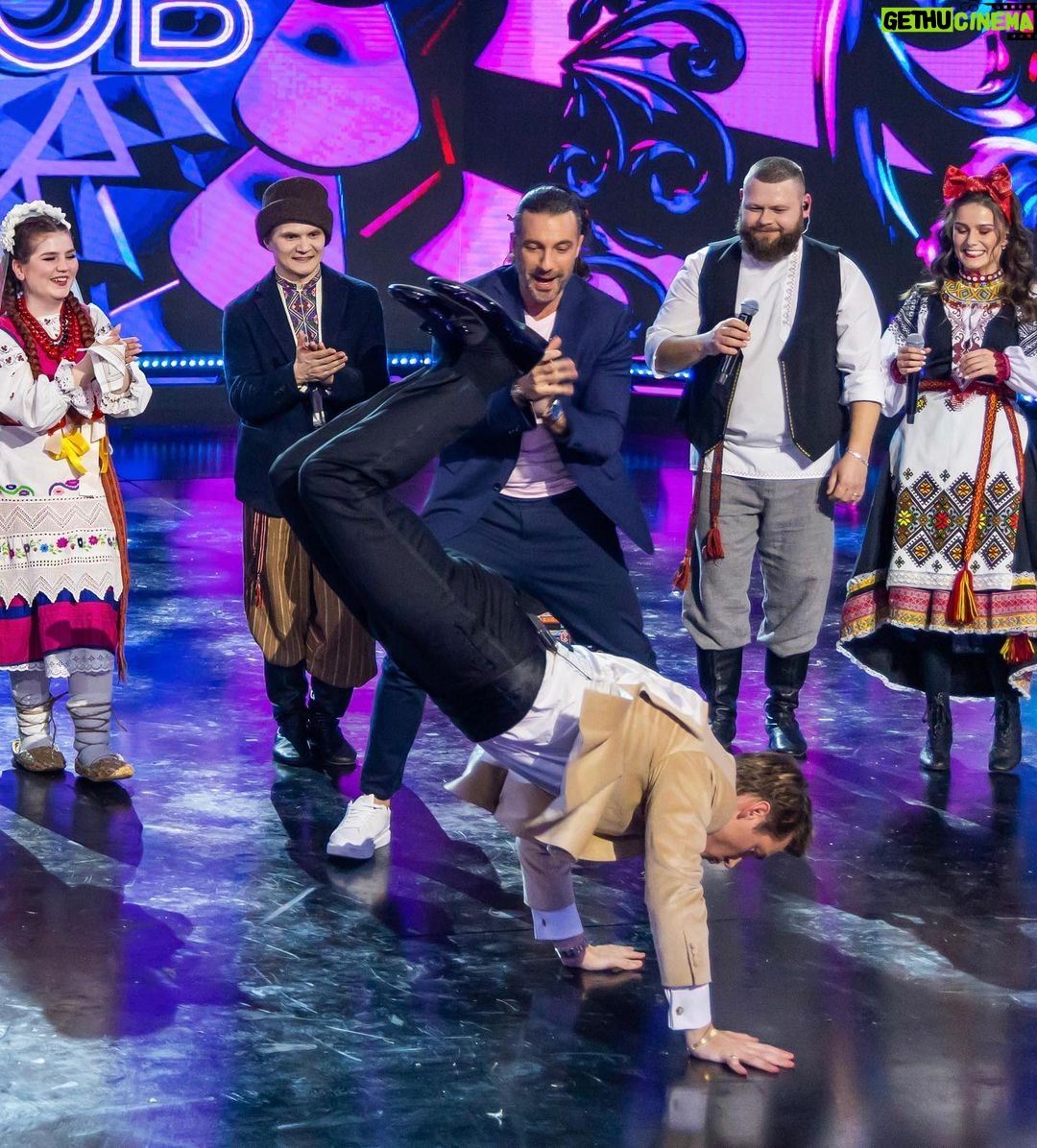 Alex Sparrow Instagram - What talent do you have? 😅😃 Пишите в коментах, какой ТАЛАНТ есть у вас? Ведь мы #СтранаТалатов 🏆 И не забудьте посмотреть на этого талантливого ведущего сегодня, в 21:20 на НТВ ❤️🔥