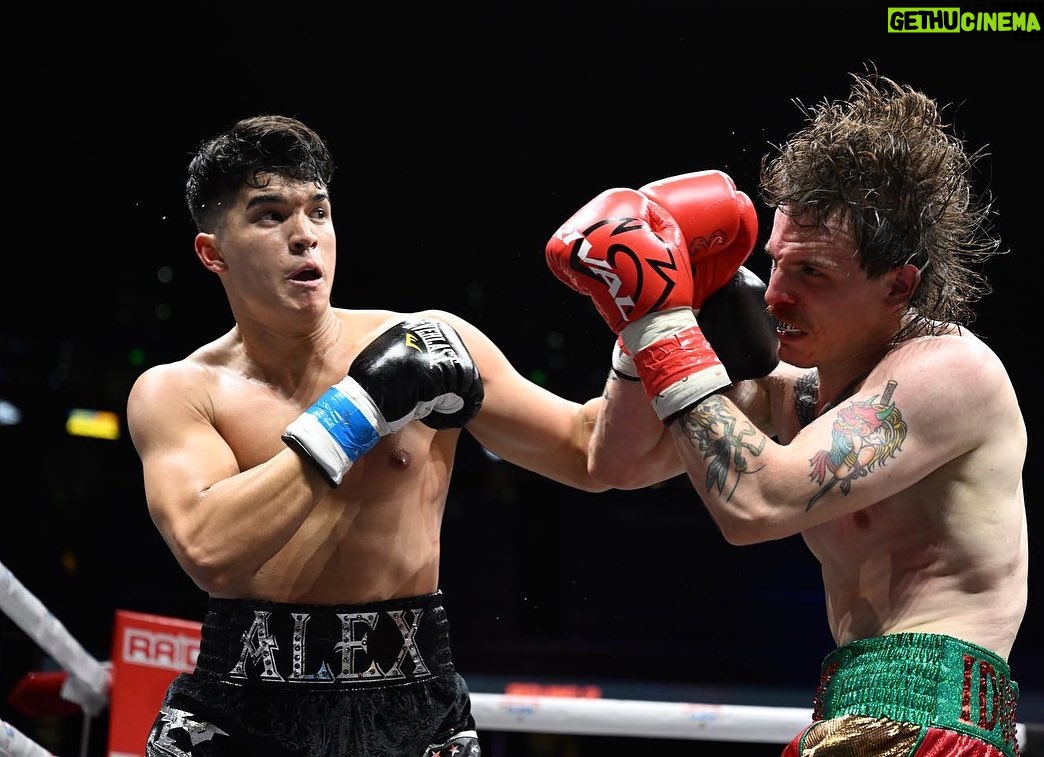 Alex Wassabi Instagram - still insane to me that Iām officially a Professional Boxer! š³š„ full vlog just went live on my YT! š„ Amalie Arena Tampa Florida