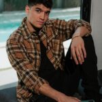 Alex Wassabi Instagram - whose text do you think I’m waiting for? 💬