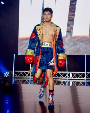 Alex Wassabi Instagram - still feels like a dream. NEW Vlog just went live of the absolute CHAOS I had to go thru to bring home the W! Get ready for an emotional rollercoaster 🇺🇸🥊🇬🇧
*link in bio*