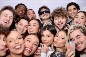 Alex Wassabi Instagram - lucky to call them my friends :)