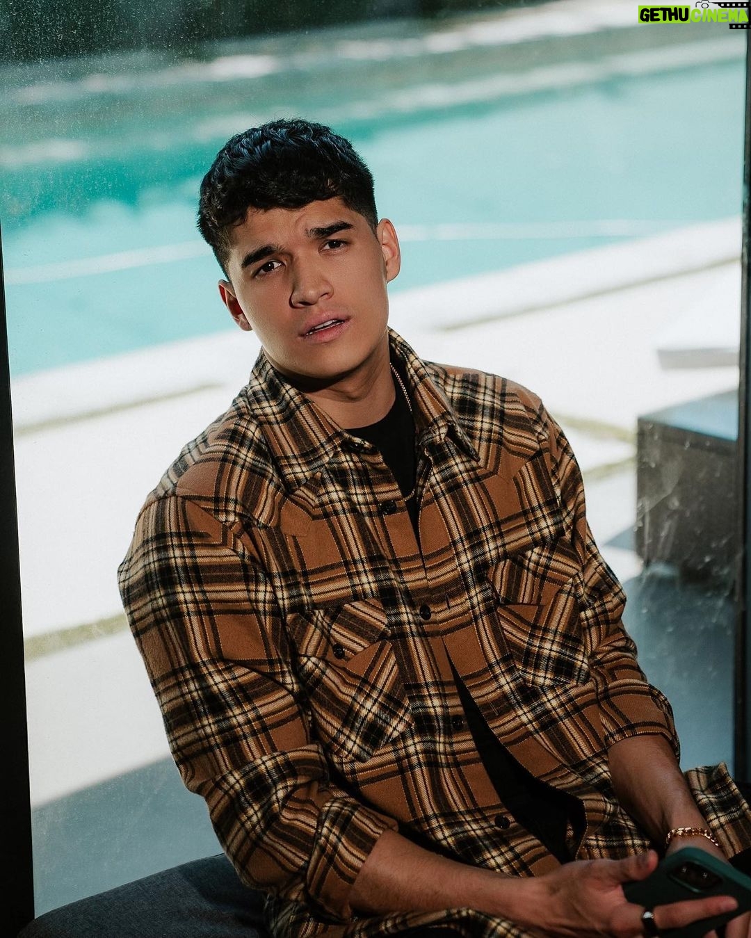 Alex Wassabi Instagram - whose text do you think I’m waiting for? 💬