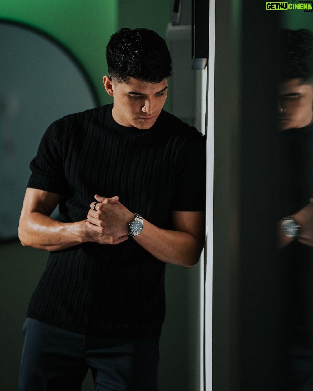 Alex Wassabi Instagram - what am i thinking about? 💭 (wrong answers only)